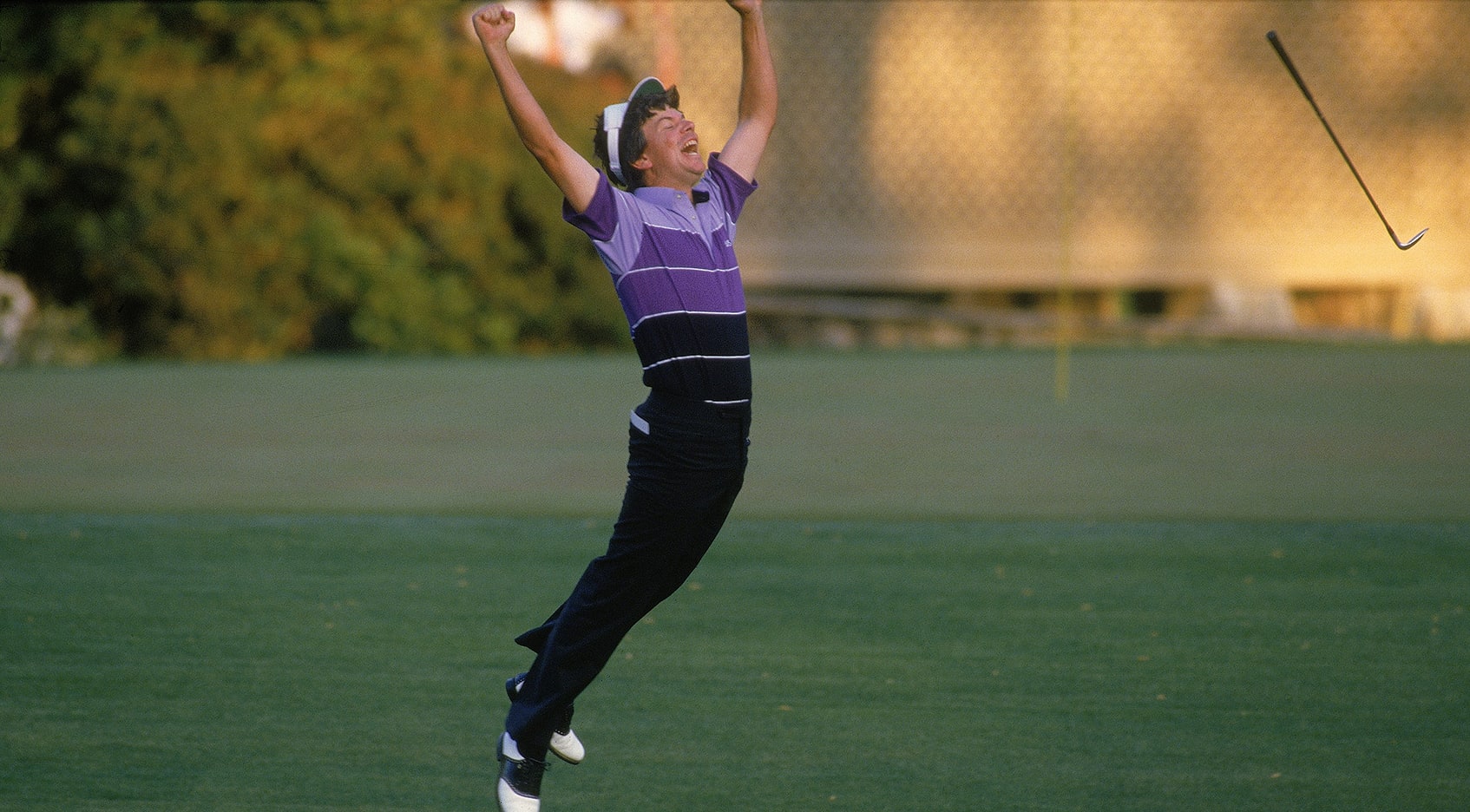 Apr 1987: Larry Mize of the USA chips in on the second play-off hole to win the US Masters at Augusta National in Georgia, USA. \ Mandatory Credit: David Cannon /Allsport