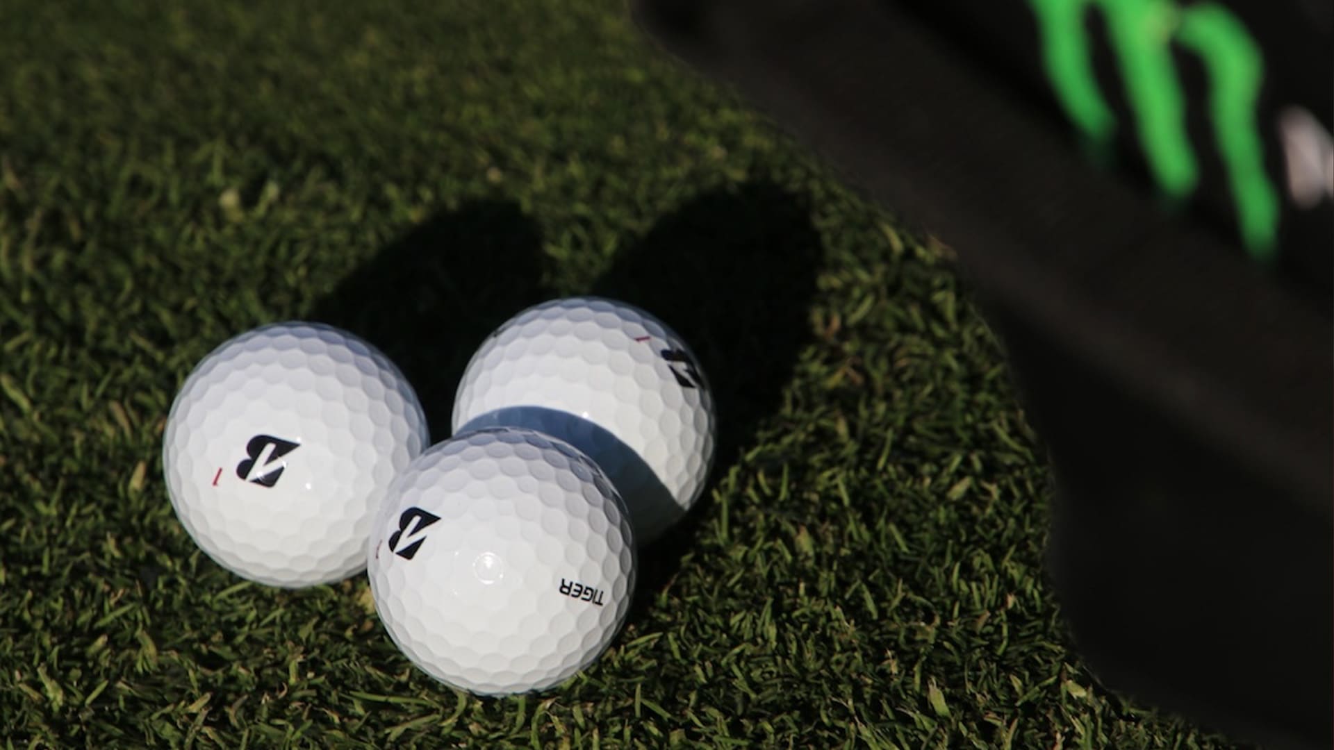 Tiger Woods spotted with new 'Sun Day Red' golf shoes Tiger Woods spotted with new 'Sun Day Red' golf shoes