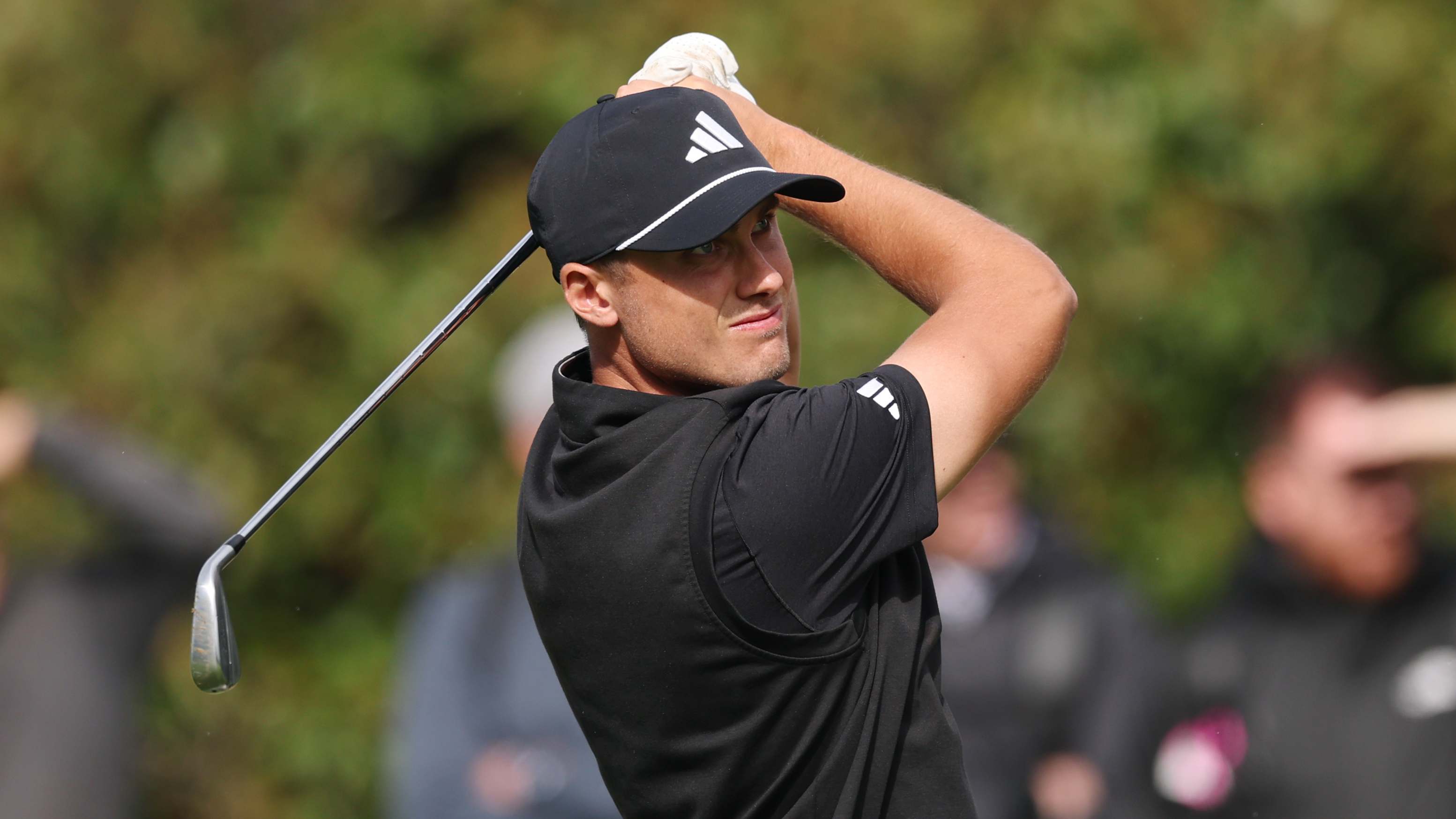 A diva envolvida em toalha