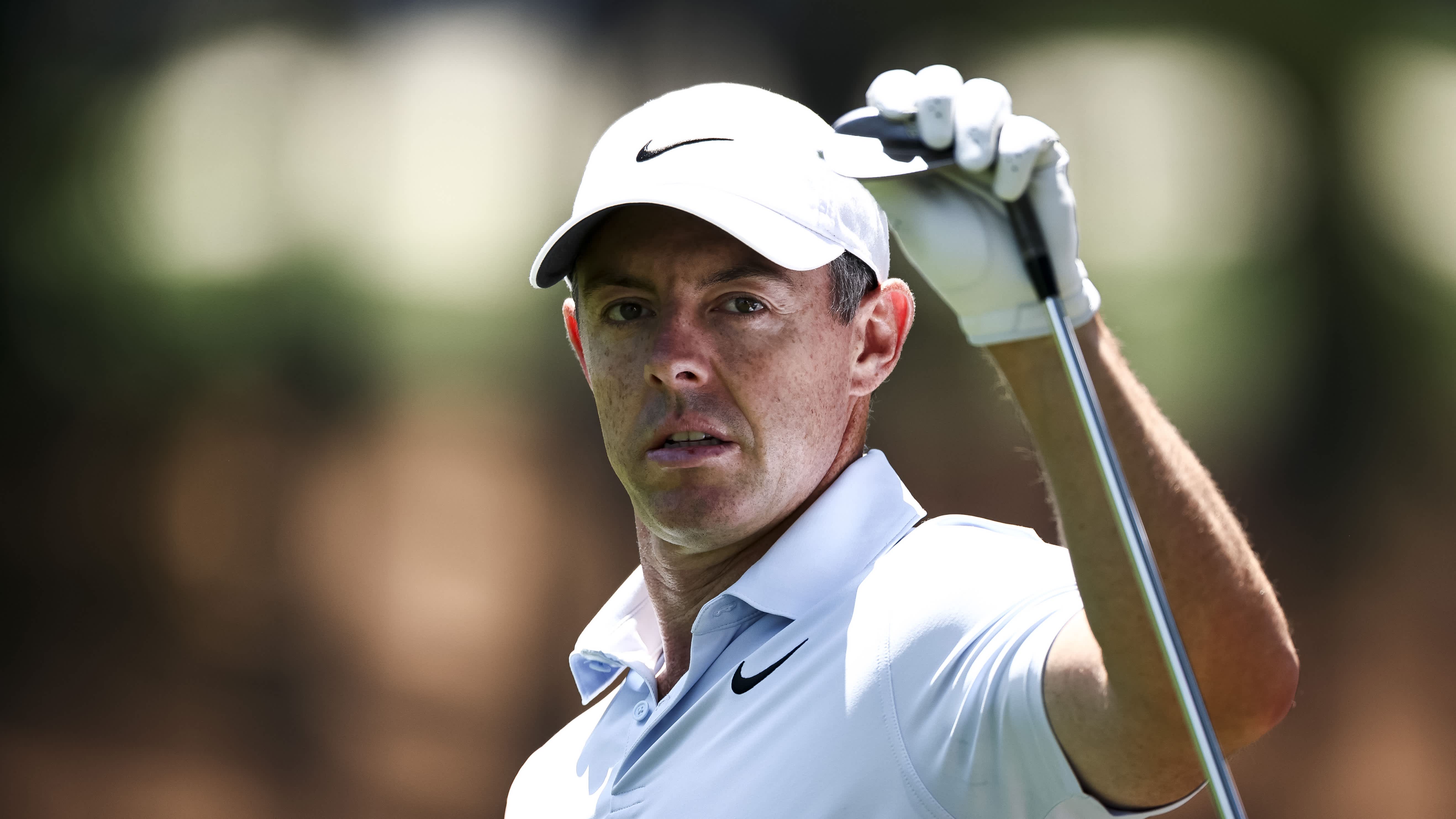 Signature Scroll: Rory McIlroy charges, Rookie of the Year front-runner  emerges
