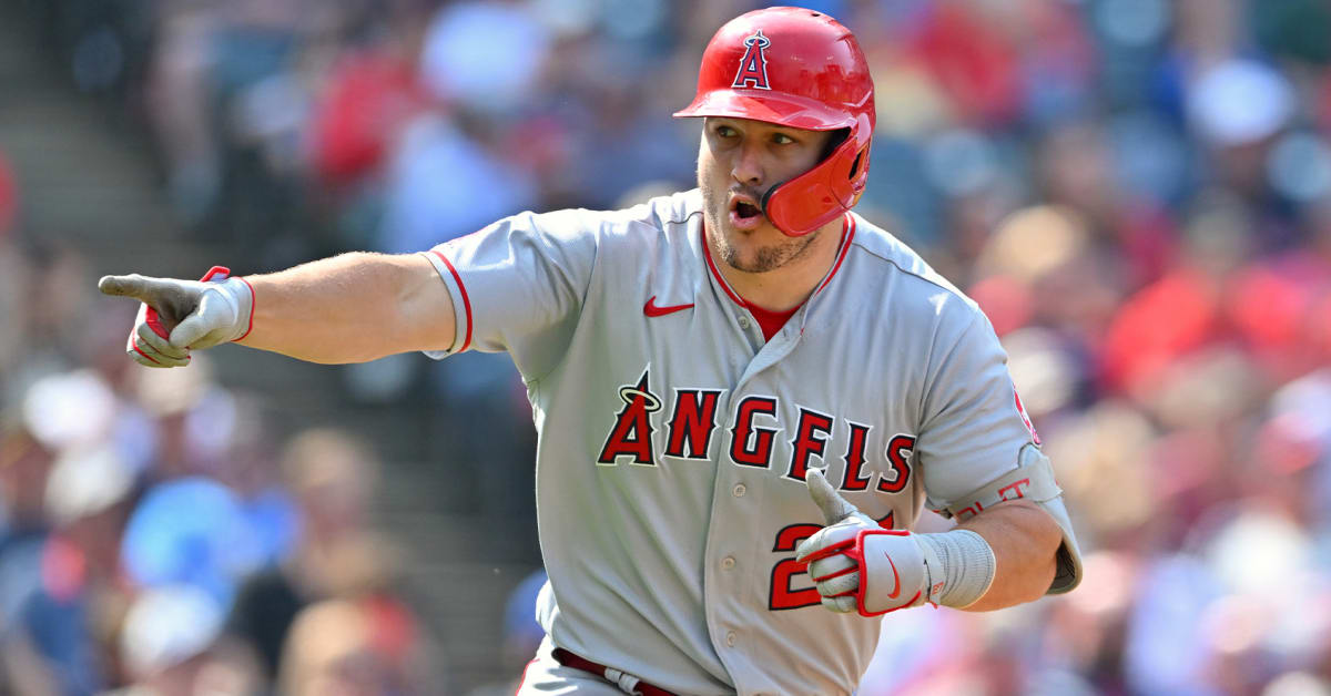 Mike Trout spends time with one of his biggest fans 