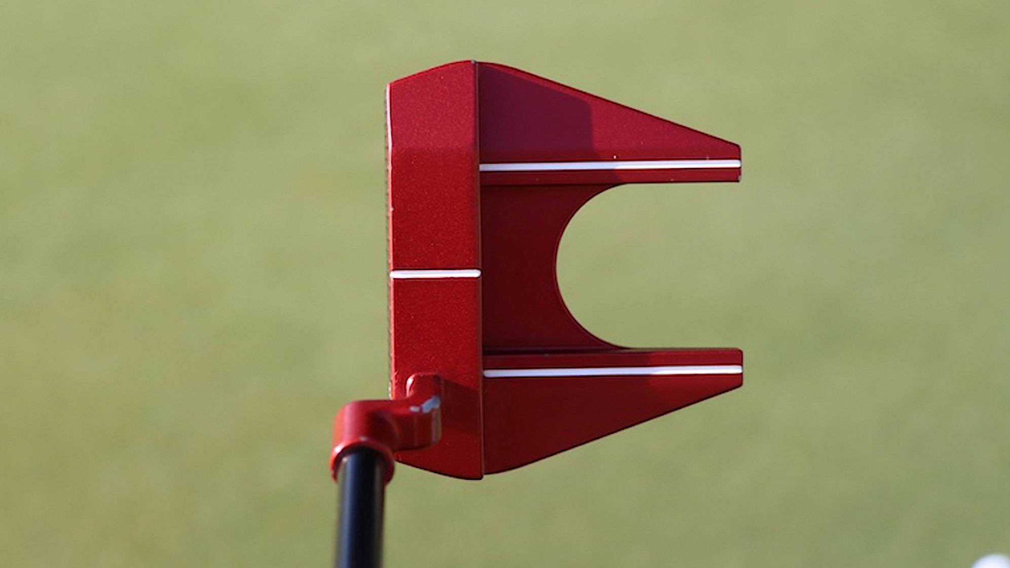 A look at Xander Schauffele's red Odyssey Toulon Design Las Vegas No. 7CH putter. (Credit GolfWRX)