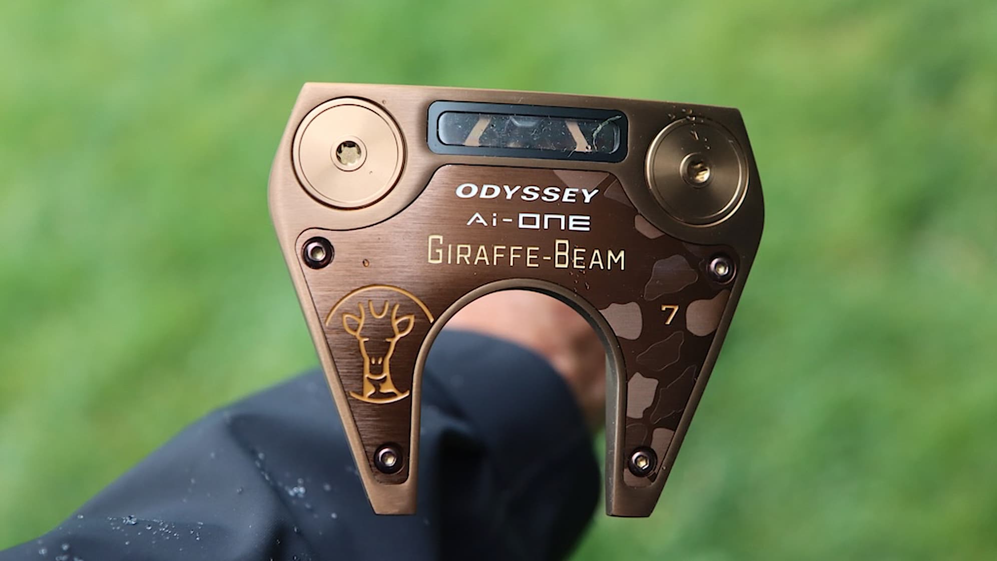 A look at the Odyssey Giraffe-Beam No. 7 putter at the Truist. (GolfWRX)