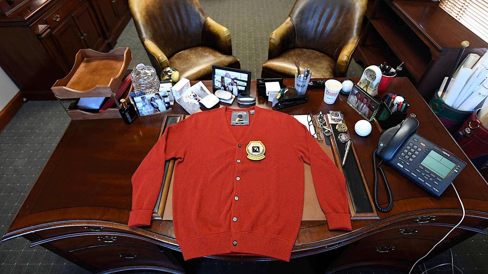 The winner's cardigan on Arnold Palmer’s desk at the 2017 Arnold Palmer Invitational presented by Mastercard. (Chris Condon/PGA TOUR)