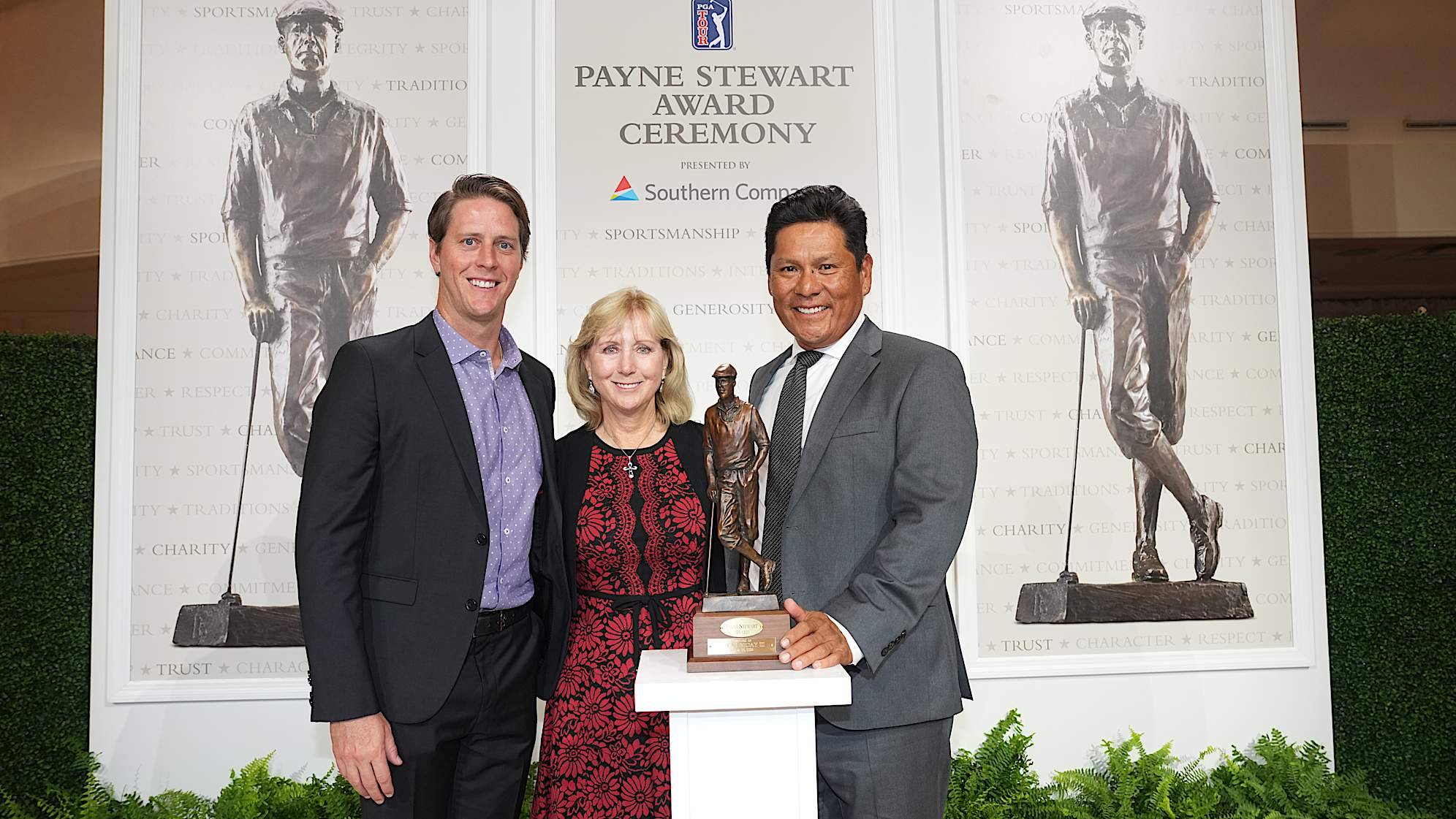 Notah Begay III, Aaron Stewart and Tracey Stewart pose with the trophy during the Payne Stewart Award Ceremony prior to the 2026 TOUR Championship. (Ben Jared/PGA TOUR via Getty Images)