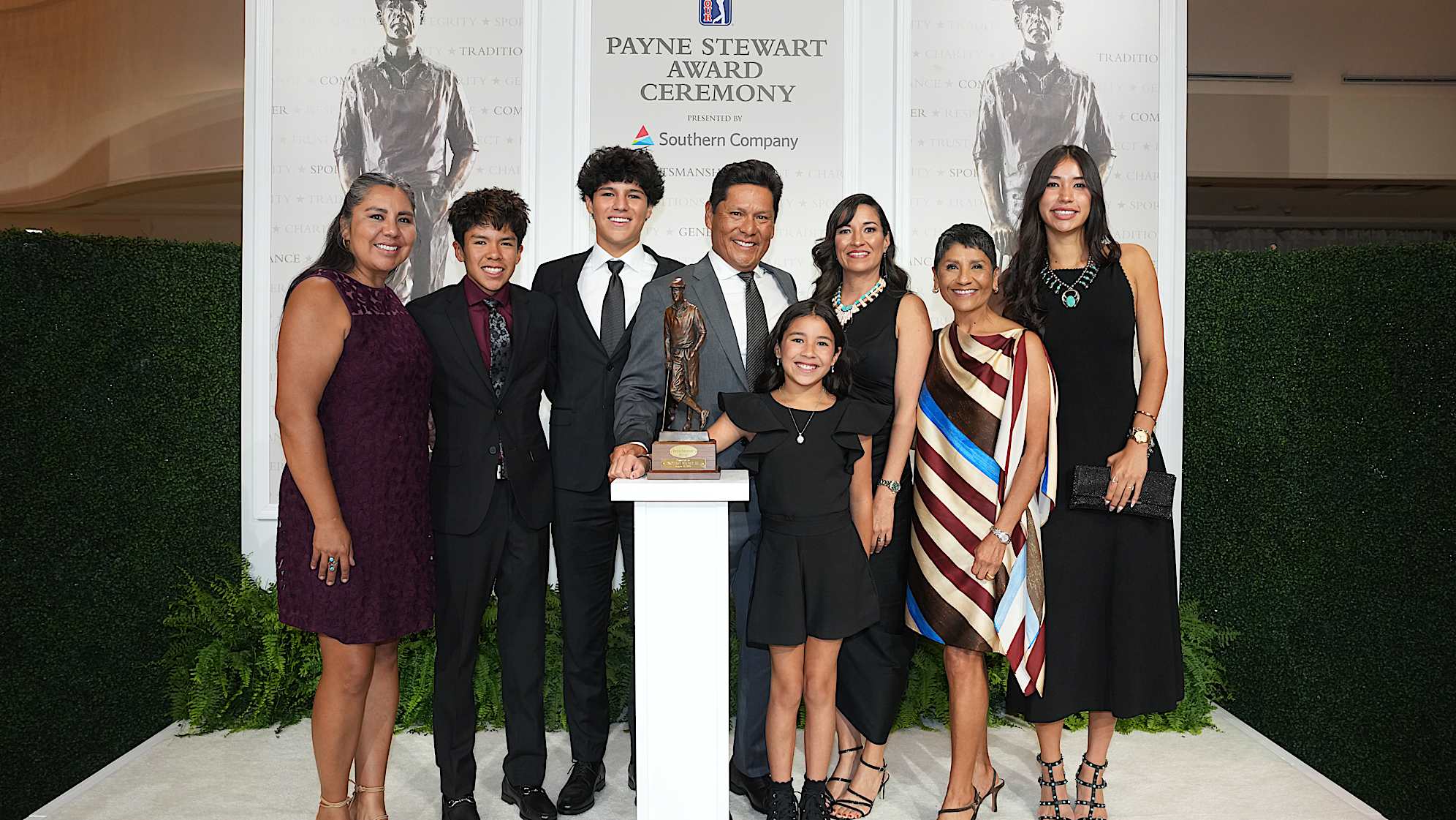 Notah Begay III and family during the Payne Stewart Award Ceremony prior to the 2026 TOUR Championship. (Ben Jared/PGA TOUR via Getty Images)