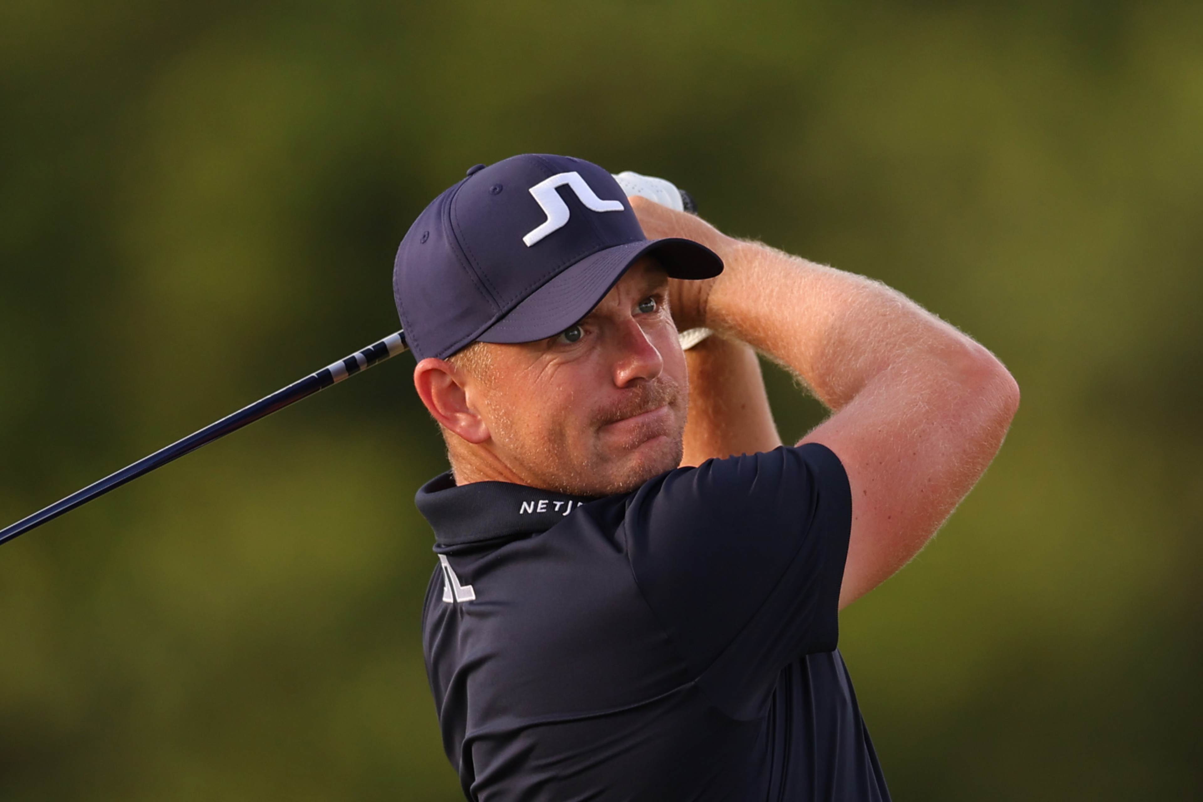 Wallace calls penalty on himself, then goes on birdie spree to make cut at Valspar