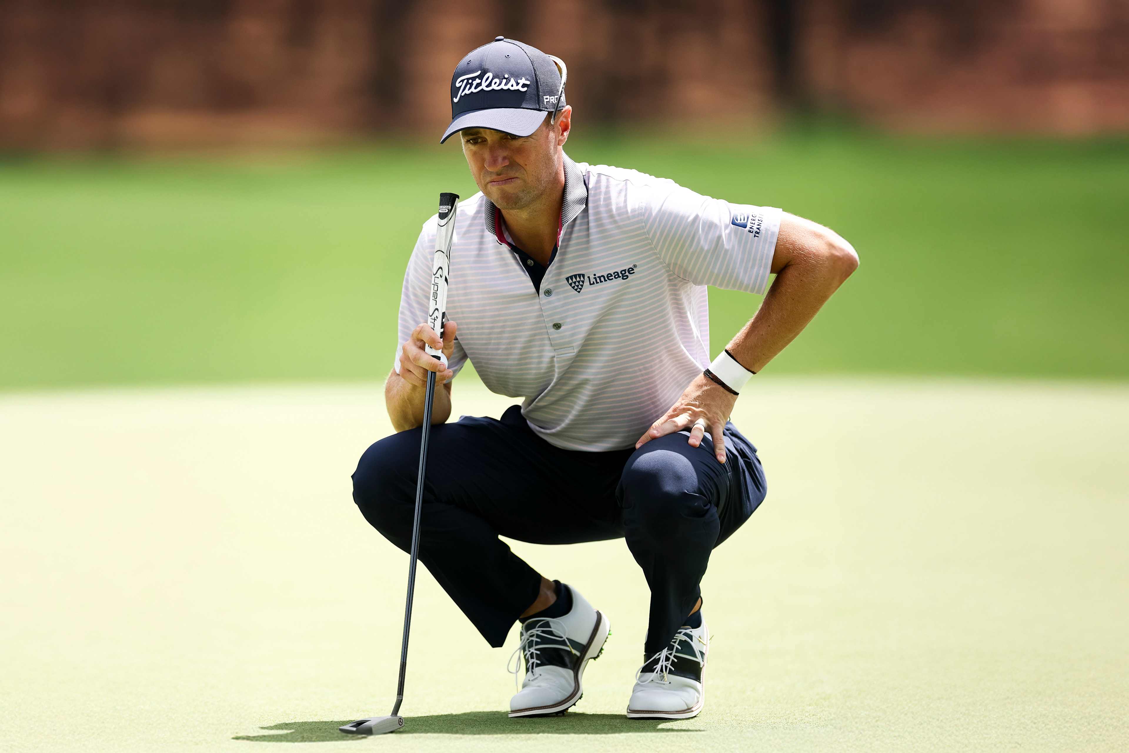 Thomas copies Young’s putter, shoes, contends at Truist Championship