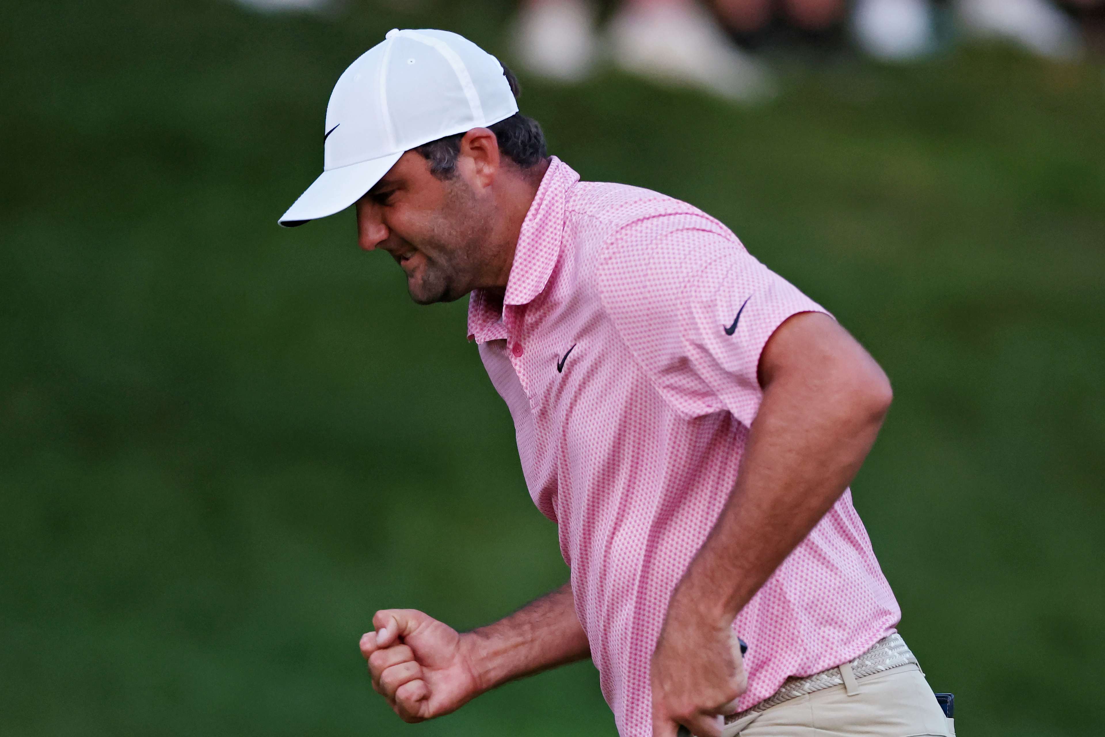 Scheffler forces Monday playoff against Hovland at Travelers