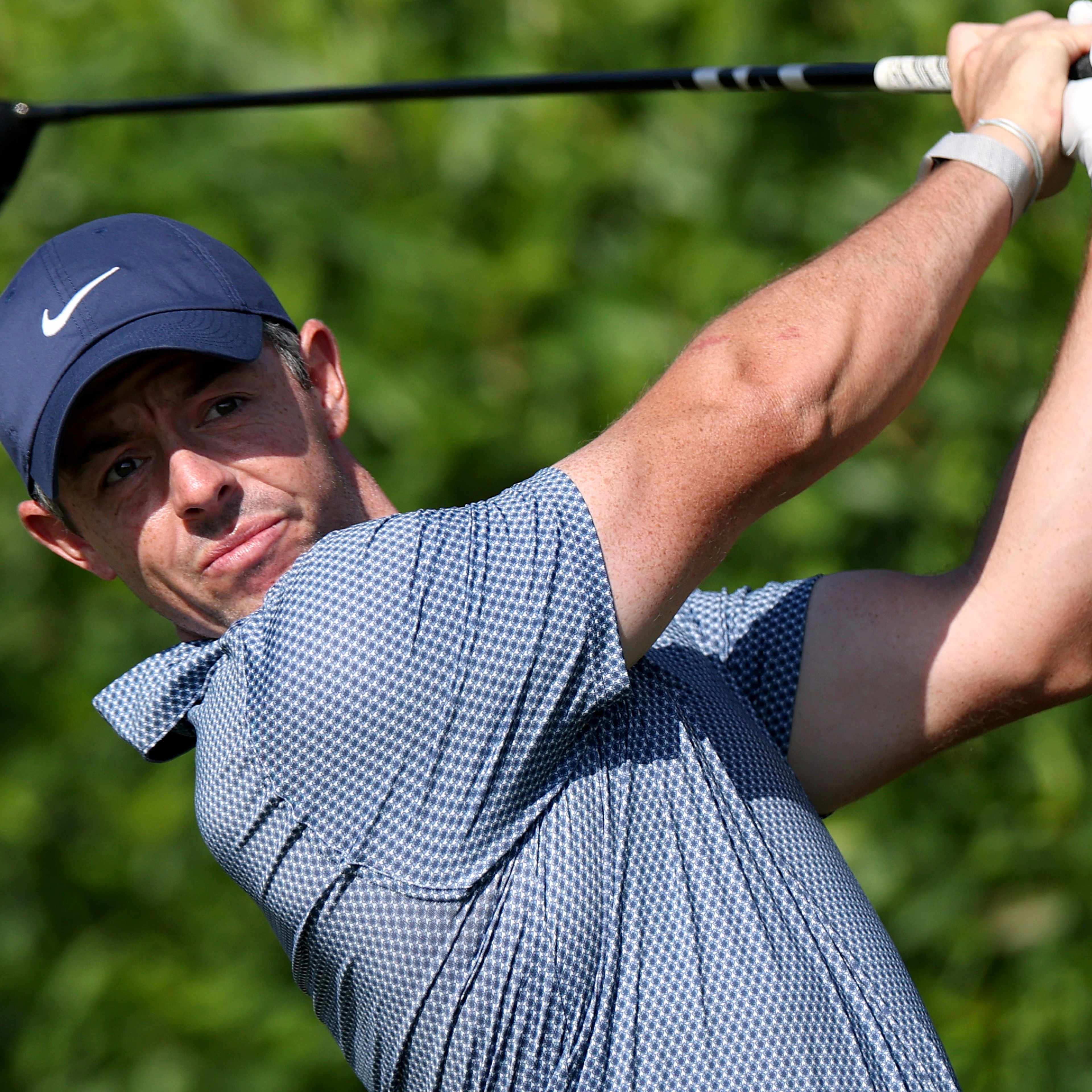 Final-hole mishaps by McIlroy, Lowry open door for Elvira to win Dubai Invitational