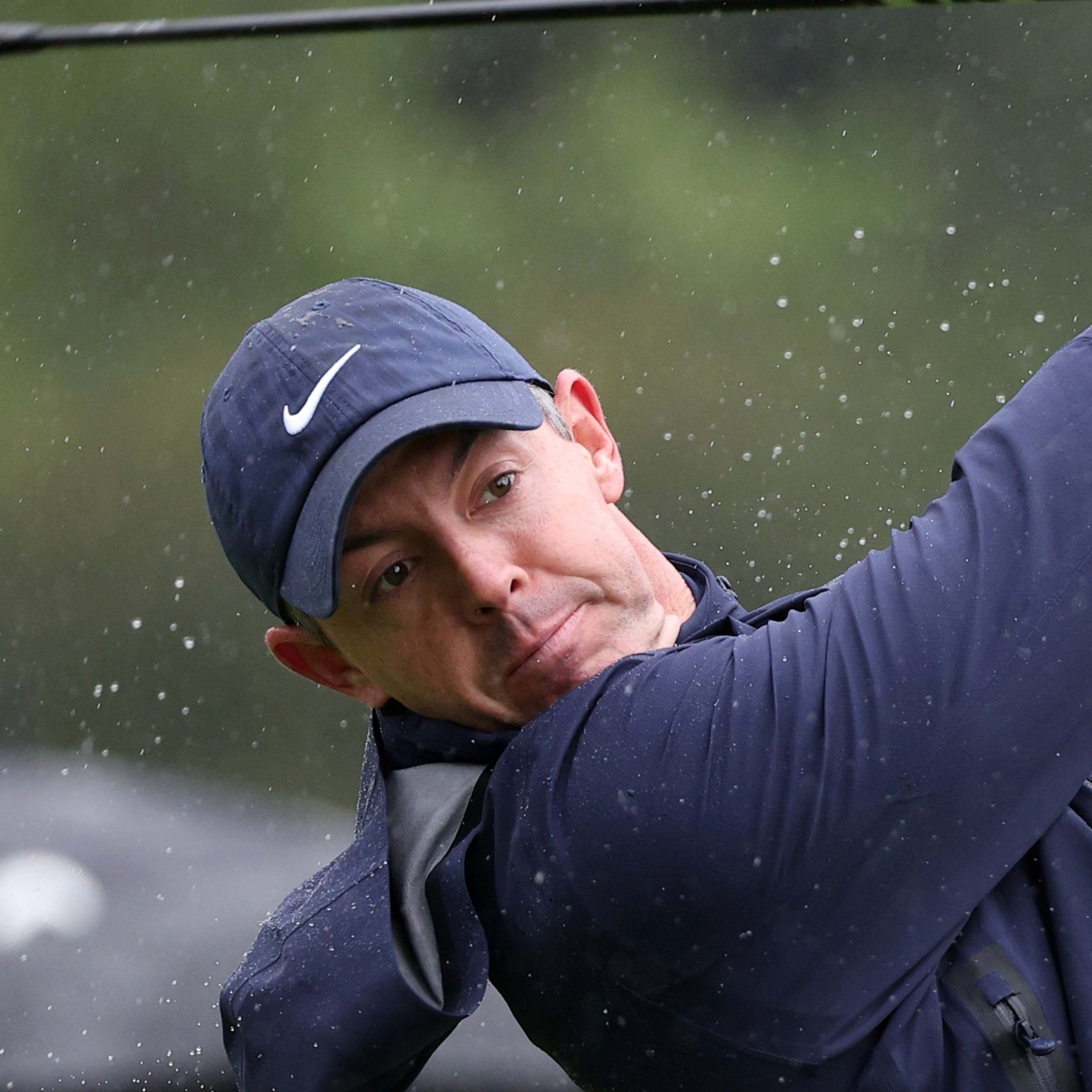 McIlroy handles rain, wind to share clubhouse lead at The Genesis; Scheffler's first-round struggles continue