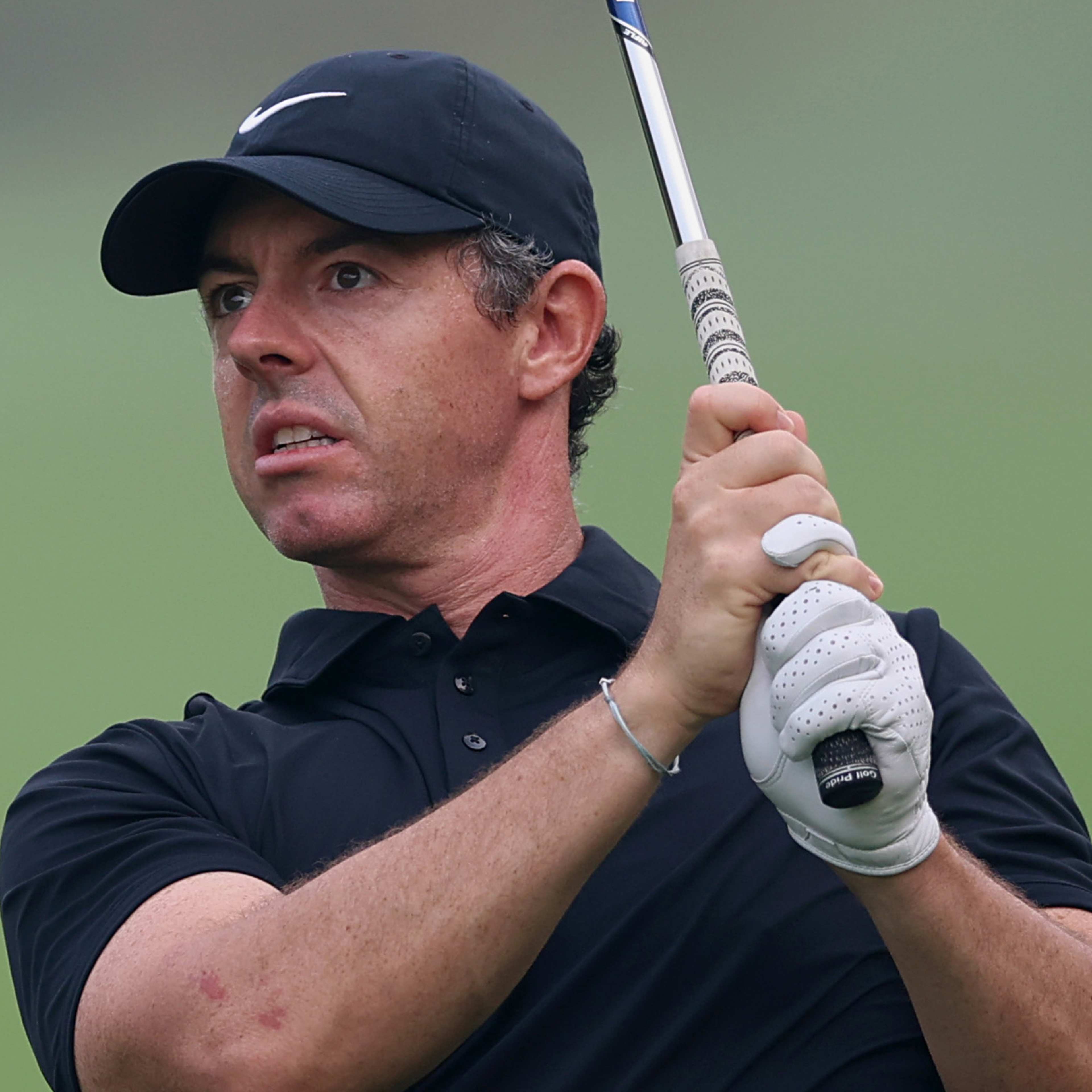 McIlroy cards two under, Nørgaard leads as lightning suspends Round 1 in India