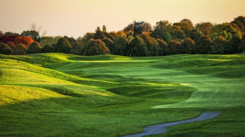 With an uphill fairway and a green that runs dramatically from right to left, the 17th is an interesting hole. With no sand traps or water hazards to contend with, the penultimate hole poses a very different challenge than the final one to come. (Source: PGA of America)