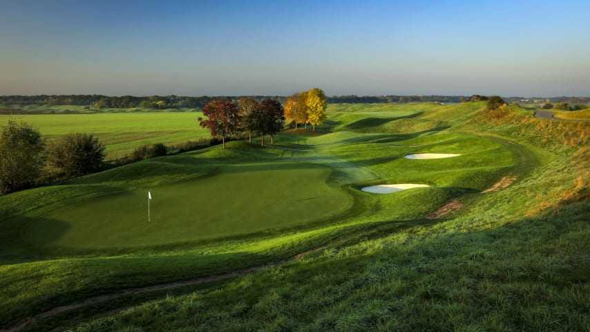 An important and challenging par 4, this hole requires a solid tee shot to the left part of this elevated fairway and another solid iron shot down to the far green. While tall fescue can be found down the left of the fairway, making for an uncomfortable tee shot, on the opposite side is a steep bank, ensuring this hole is far from straightforward. (Source: PGA of America)