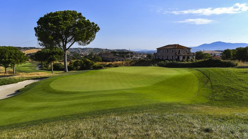 Short and not difficult par 3; the only concern should be the green which is extremely difficult. Be sure not to play it on the left side of the hole!