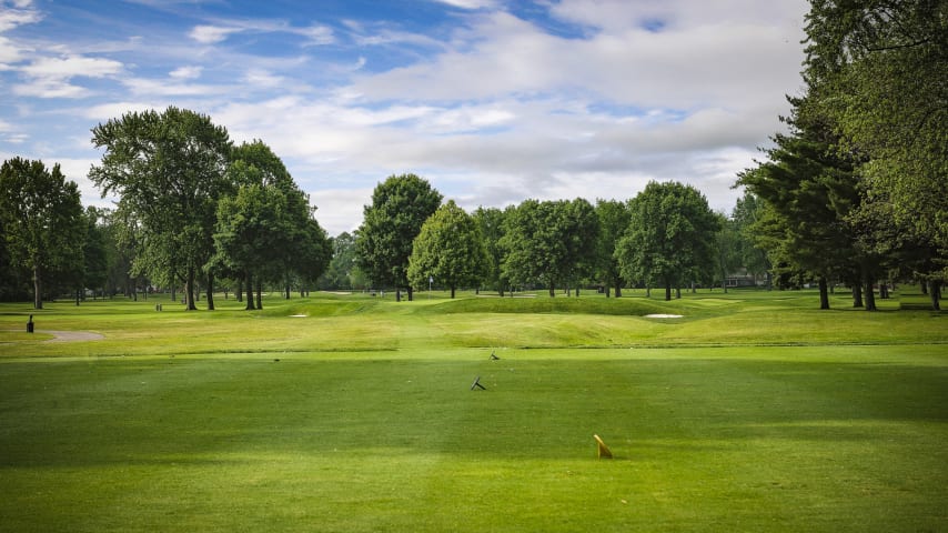 A classic Donald Ross designed par 3 that plays longer than the posted yardage. The 15th features large bunkers protecting the front, left and right sides of the green.