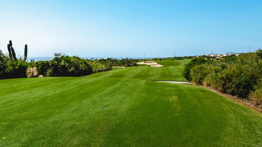 This dogleg-left par 4 plays uphill, with bunkers framing the left side of the tee shot. A deceptive wide landing area lies beyond the bunkers. Approach shots near a large "Cardon" cactus to the short right of the green can use the feeder bounce for better placement. The green's distinct undulations create various pin placement sections, adding complexity to putting.