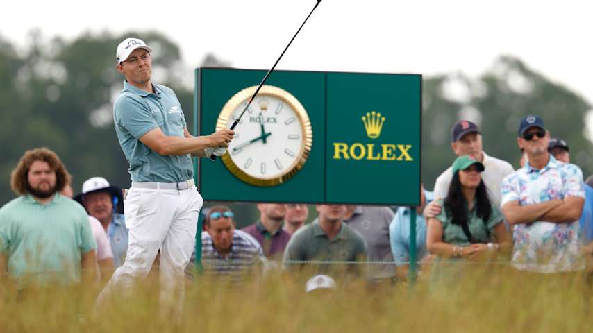 Matt Fitzpatrick of England plays his shot from the eighth tee during the final round of the 125th U.S. OPEN at Oakmont Country Club on June 15, 2025 in Oakmont, Pennsylvania. (Cliff Hawkins/Getty Images)