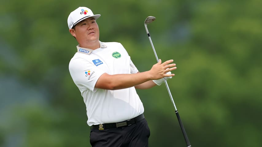 Sungjae Im of South Korea plays a shot on the 17th hole during a practice round prior to the 125th U.S. OPEN at Oakmont Country Club on June 09, 2025 in Oakmont, Pennsylvania. (Andy Lyons/Getty Images)