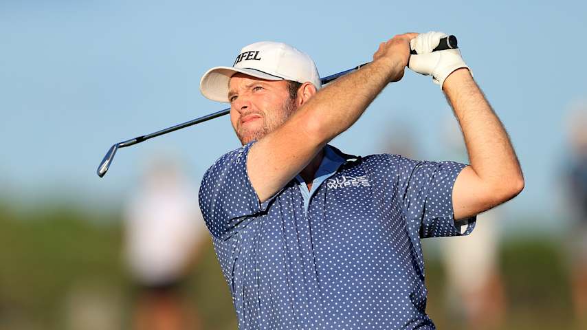 Harry Higgs of The United States plays his tee shot on the 17th hole during the third round of the 126th U.S. OPEN at Shinnecock Hills Golf Club on June 20, 2026 in Southampton, New York. (David Cannon/Getty Images)