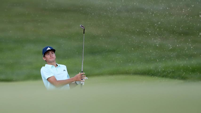 Chase Kyes of the United States plays his shot from a bunker on the eighth hole during day two of the 76th U.S. Junior Amateur Championship on the South Course at Oakland Hills Country Club on July 23, 2024 in Bloomfield Hills, Michigan. (Raj Mehta/Getty Images)