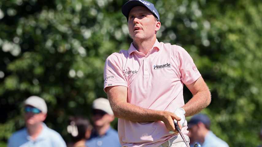 Russell Henley of the United States plays his shot from the 16th tee during the final round of the Charles Schwab Challenge 2026 at Colonial Country Club on May 31, 2026 in Fort Worth, Texas. (Sam Hodde/Getty Images)