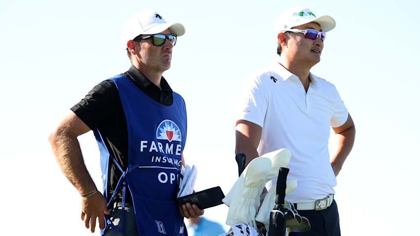Haotong Li of China prepares to play a shot on the fourth hole during the final round of the Farmers Insurance Open 2026 at Torrey Pines South Course on February 01, 2026 in La Jolla, California. (Stacy Revere/Getty Images)