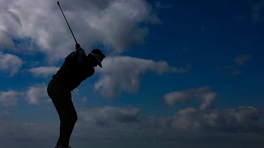 LA JOLLA, CALIFORNIA - JANUARY 25: Jason Day of Australia hits a tee shot on the third hole during the final round of the Farmers Insurance Open 2025 at Torrey Pines Golf Course on January 25, 2025 in La Jolla, California. (Photo by Sean M. Haffey/Getty Images)