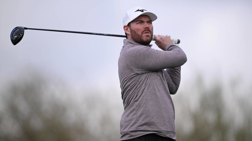 SCOTTSDALE, ARIZONA - FEBRUARY 10: Grayson Murray of the United States plays his shot from the ninth tee during the continuation of the second round of the WM Phoenix Open at TPC Scottsdale on February 10, 2024 in Scottsdale, Arizona. (Photo by Orlando Ramirez/Getty Images)