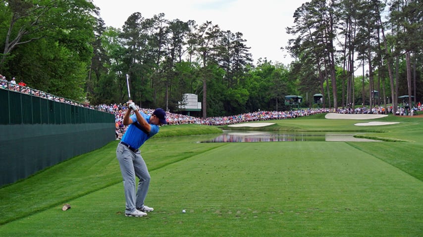 AUGUSTA, GA - APRIL 09:  Jordan Spieth of the United States hits his tee shot on the 16th hole during the first round of the 2015 Masters Tournament at Augusta National Golf Club on April 9, 2015 in Augusta, Georgia.  (Photo by Andrew Redington/Getty Images)