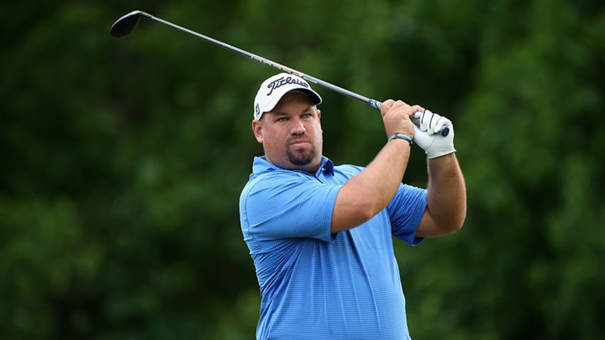 Weekley, de Jonge share first-round lead