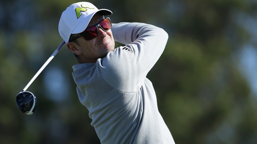 SAN DIEGO, CA - JANUARY 26:  Justin Rose of England plays his shot from the third tee  during the first round of the Farmers Insurance Open at Torrey Pines North on January 26, 2017 in San Diego, California.  (Photo by Jeff Gross/Getty Images)