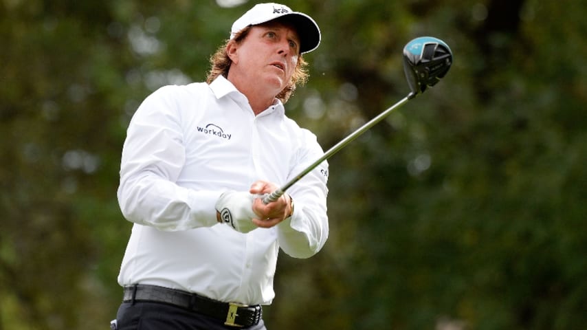 Mickelson makes 6 straight birdies, 2 shots back at Safeway Open