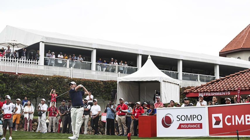 KUALA LUMPUR, MALAYSIA - OCTOBER 11: Emiliano Grillo of Argentina plays his shot on the 10th tee during round one of the CIMB Classic at TPC Kuala Lumpur on October 11, 2018 in Kuala Lumpur, Malaysia. (Photo by Yong Teck Lim/Getty Images)