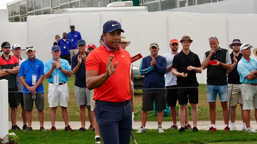 Vegas shoots 64 to take lead at Honda