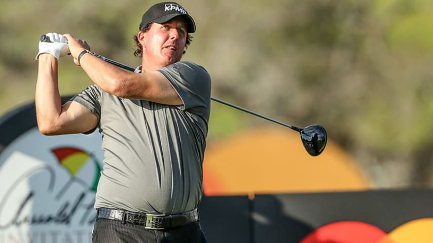 ORLANDO, FLORIDA - MARCH 07: Phil Mickelson of the United States plays his tee shot on the par 5, 16th hole during the first round of the 2019 Arnold Palmer Invitational presented by Mastercard at the Bay Hill Club on March 07, 2019 in Orlando, Florida. (Photo by David Cannon/Getty Images)