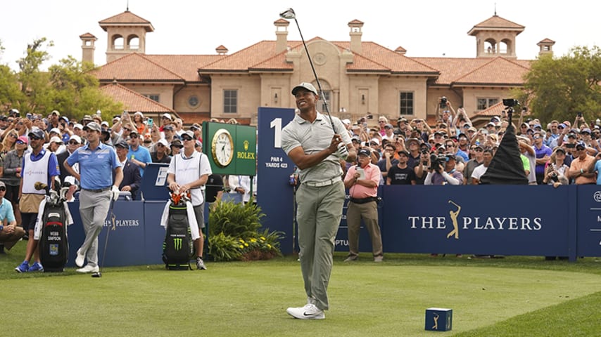 PONTE VEDRA BEACH, FL - MARCH 14: Tiger Woods hits his tee shot on the first hole during the first round of THE PLAYERS Championship on THE PLAYERS Stadium Course at TPC Sawgrass on March 14, 2019, in Ponte Vedra Beach . (Photo by Darren Carroll/PGA TOUR)