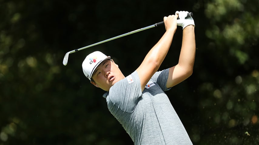 ATLANTA, GEORGIA - AUGUST 22: Sungjae Im of South Korea plays his shot from the second tee during the first round of the TOUR Championship at East Lake Golf Club on August 22, 2019 in Atlanta, Georgia. (Photo by Streeter Lecka/Getty Images)