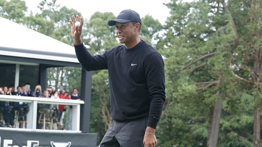 Tiger Woods rebounds from slow start to share lead at ZOZO CHAMPIONSHIP