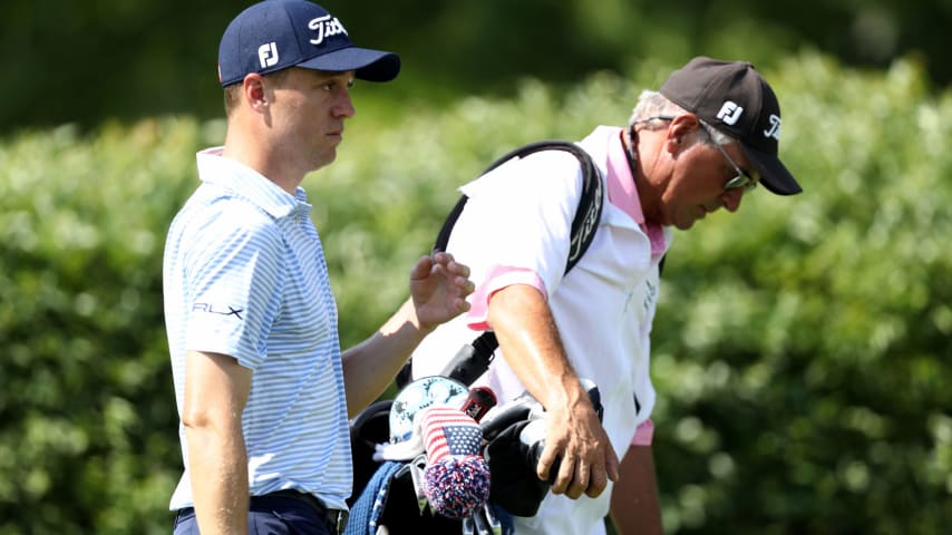 Justin Thomas' dad caddies for him in Round 3 at the Memorial Tournament