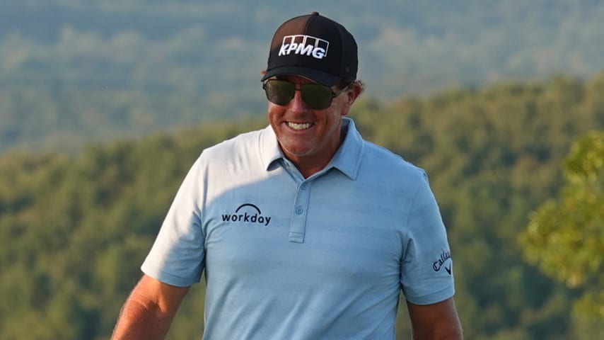 Mickelson posts 64, takes commanding lead in PGA TOUR Champions debut