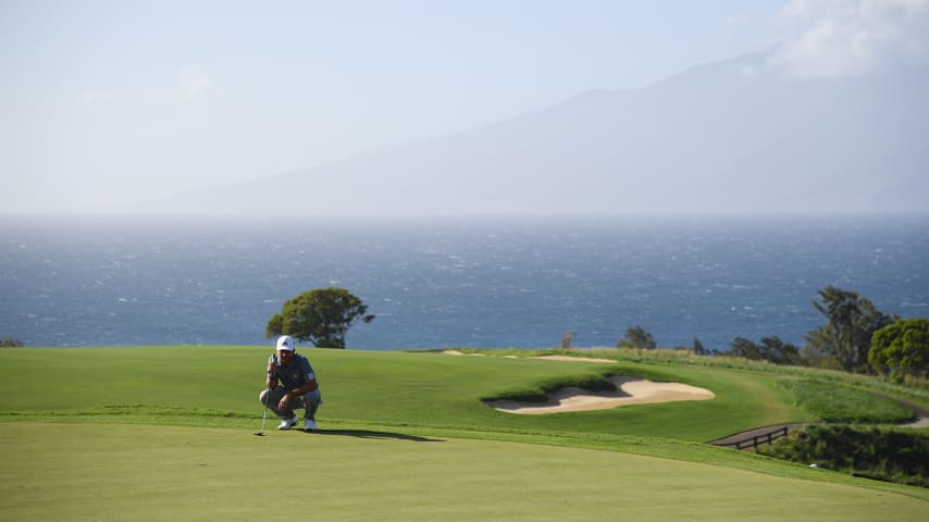 KAPALUA, HAWAII - JANUARY 05: Xander Schauffele of the United States lines up a putt on the 13th green during the final round of the Sentry Tournament Of Champions at the Kapalua Plantation Course on January 05, 2020 in Kapalua, Hawaii. (Photo by Harry How/Getty Images)