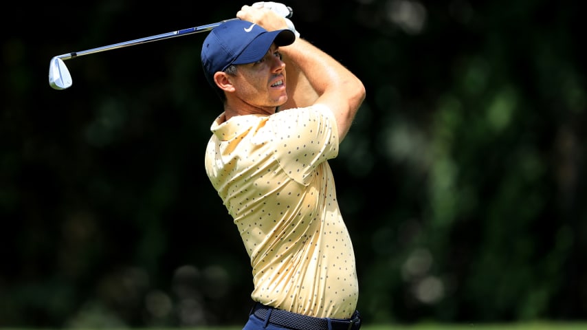 Rory McIlroy begins fatherhood with a 64 at TOUR Championship