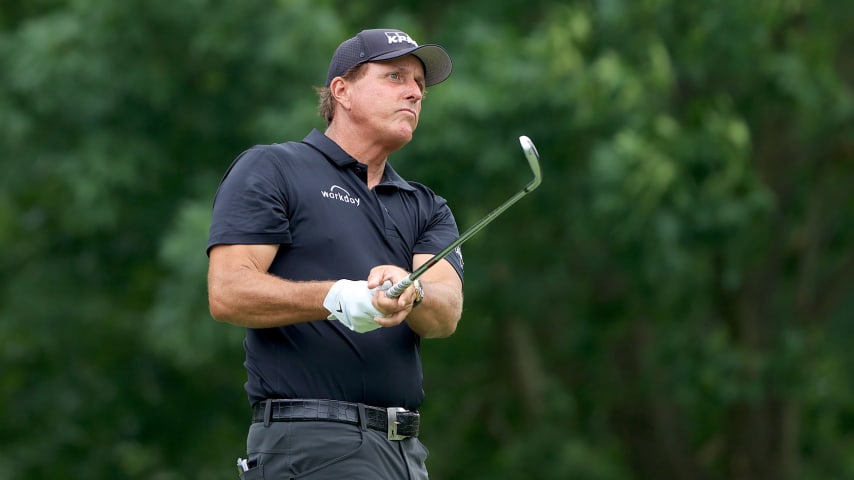 Phil Mickelson keeps Akshay Bhatia loose at Safeway Open