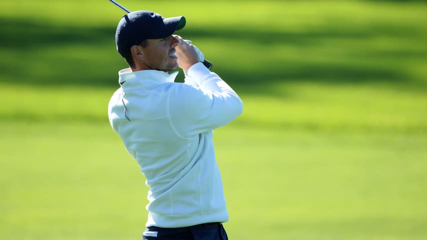 Rory McIlroy takes proper relief on No. 18 at Farmers 