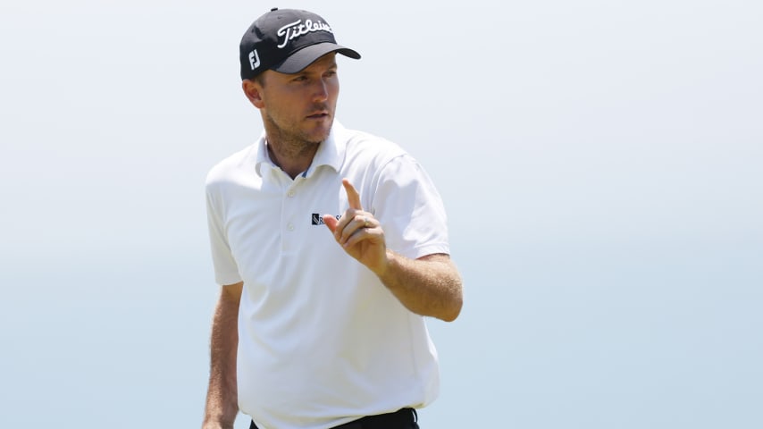 Russell Henley shares lead with Louis Oosthuizen in suspended U.S. Open