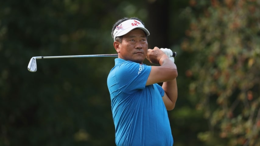 K.J. Choi, Darren Clarke share lead at Sanford International