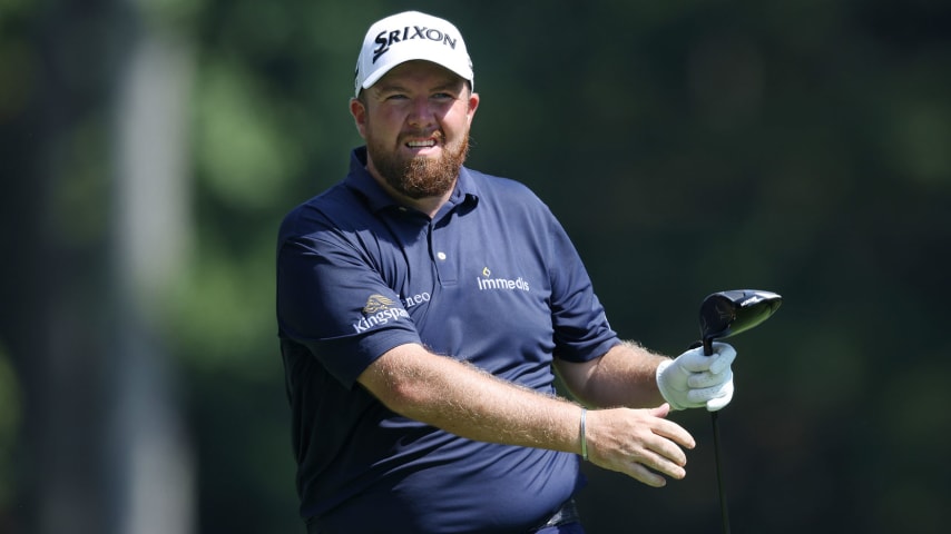 OWINGS MILLS, MARYLAND - AUGUST 26: Shane Lowry of Ireland plays his shot from the seventh tee during the first round of the BMW Championship at Caves Valley Golf Club on August 26, 2021 in Owings Mills, Maryland. (Photo by Rob Carr/Getty Images)