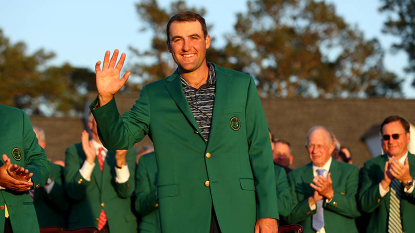Scottie Scheffler celebrates after being awarded the green jacket at the 2022 Masters. (Andrew Redington/Getty Images)