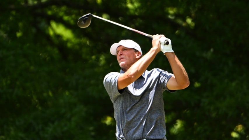 Steve Stricker keeps two-shot lead at Regions Tradition